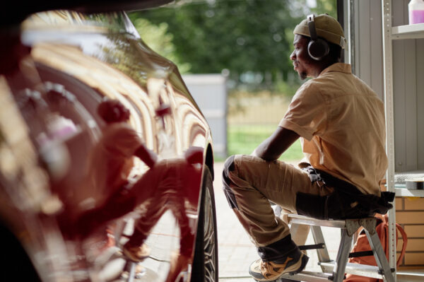 In a Local Business World, Radio Keeps Auto Repair in the Driver’s Seat